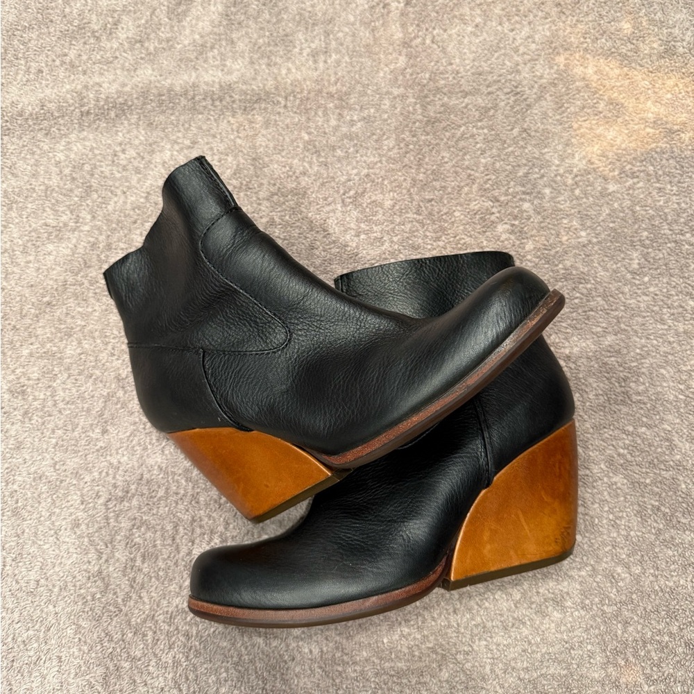 Kork-Ease Black Leather Ankle Boots Women’s Size 7.5